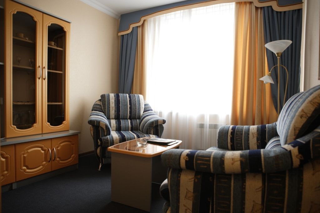 Hotel Yubileiny Минск Стая снимка