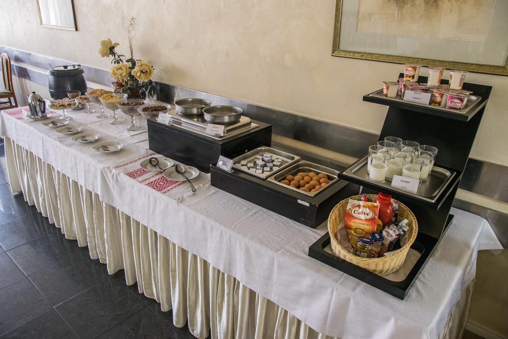 Hotel Yubileiny Минск Екстериор снимка