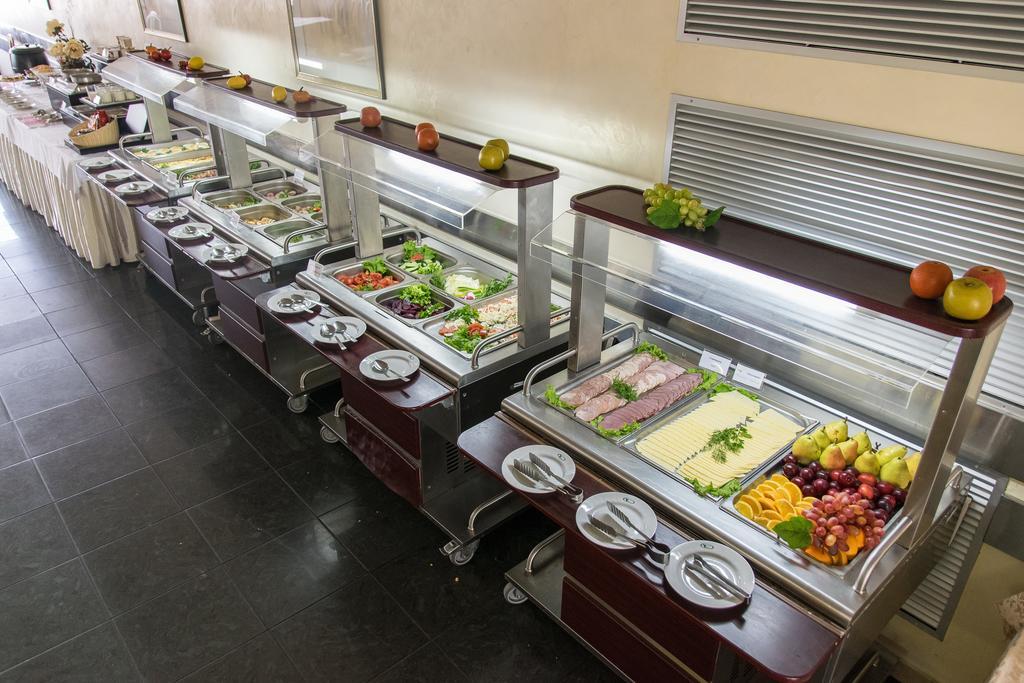 Hotel Yubileiny Минск Екстериор снимка