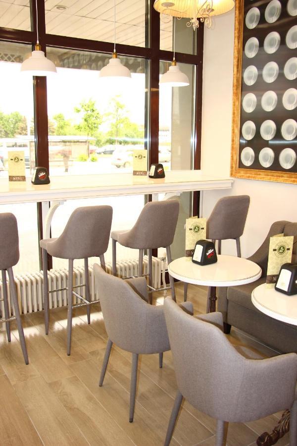 Hotel Yubileiny Минск Екстериор снимка